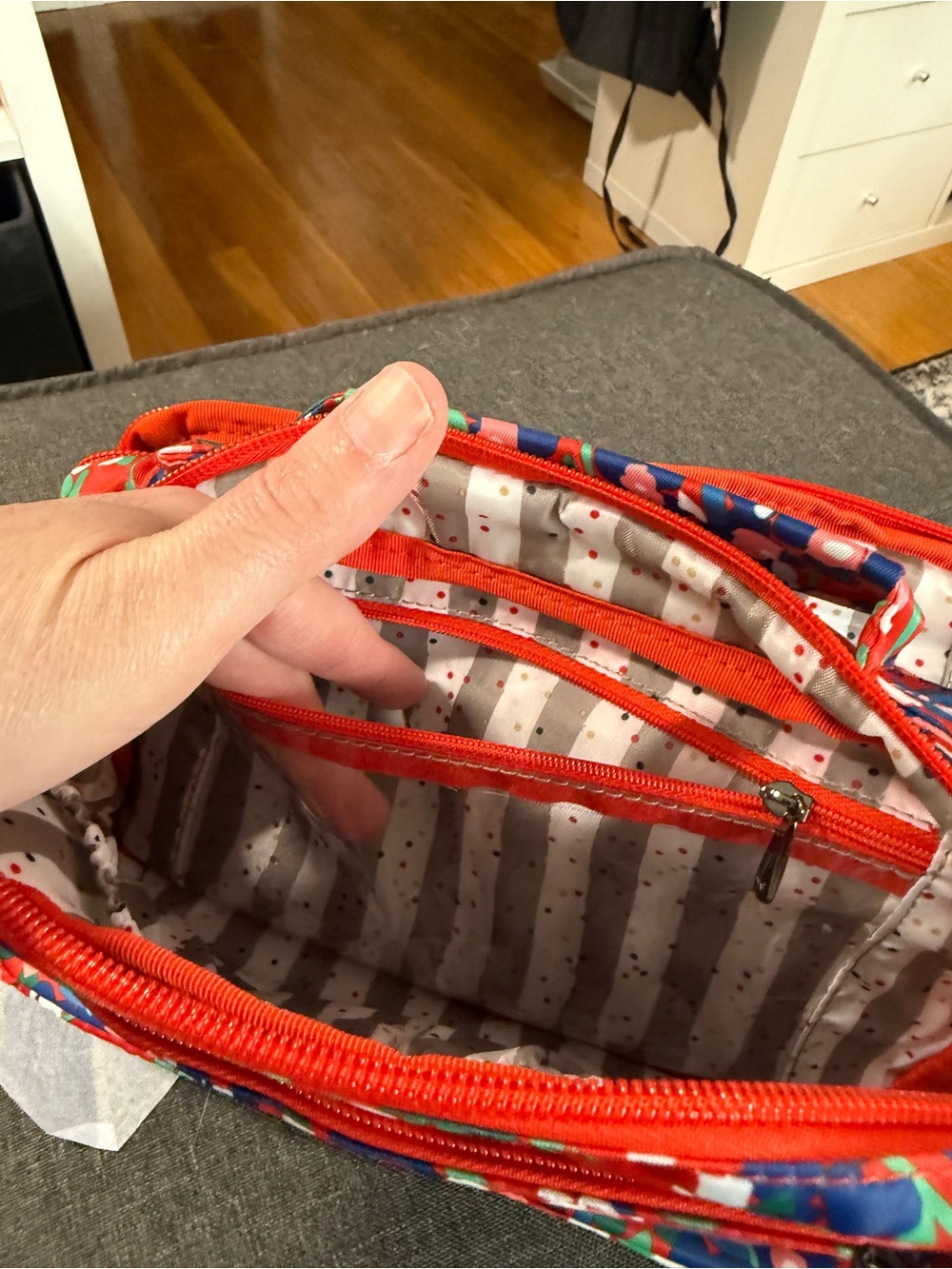 Lug Scoop 2 Crossbody Bag in Wild Flower Poppy Red - Picture 8 of 12